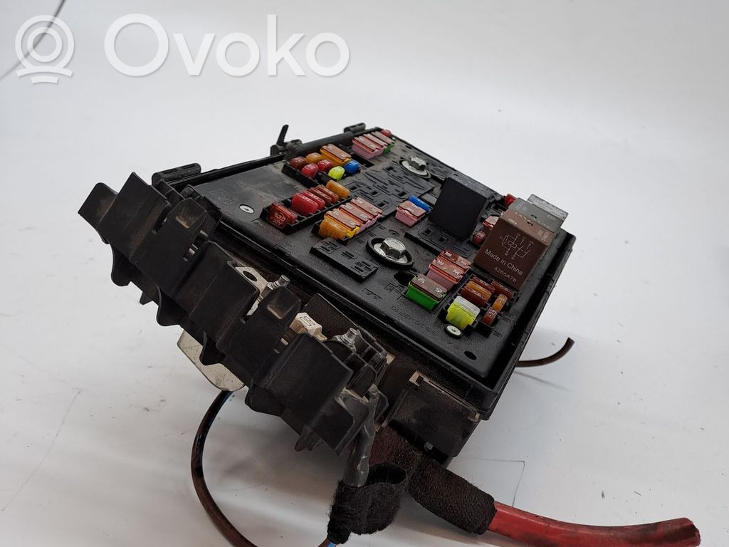 Opel Astra J Módulo de fusible 