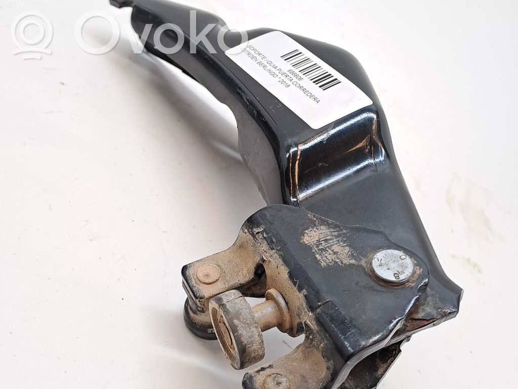 Citroen Berlingo Sliding door lower roller guide/hinge 