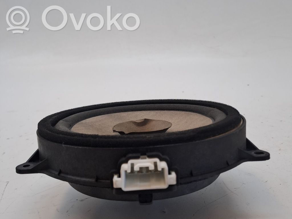 Difuzor ușă față   D65166960