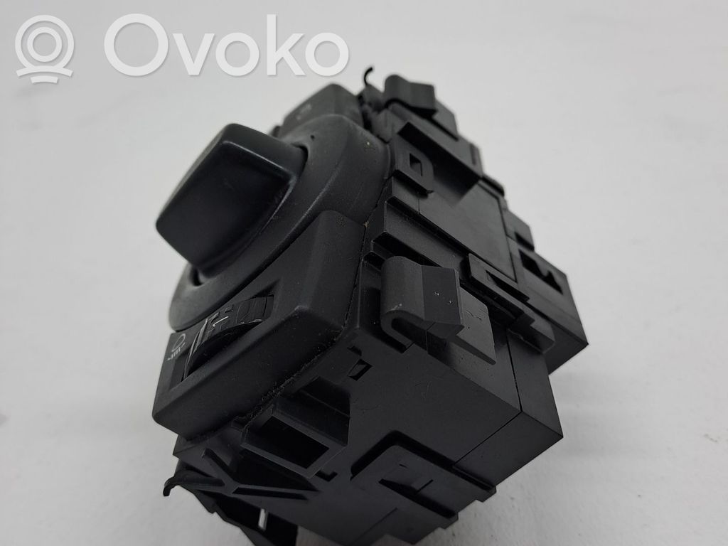 Valokatkaisija   61316932794