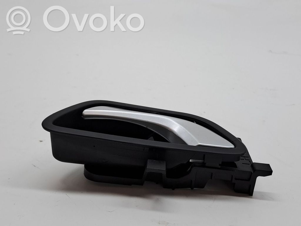 KIA Stonic Manecilla interna puerta trasera 