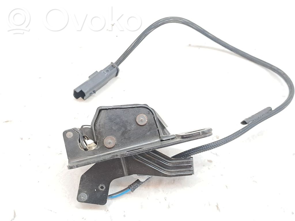 Tailgate lock latch   9822398680