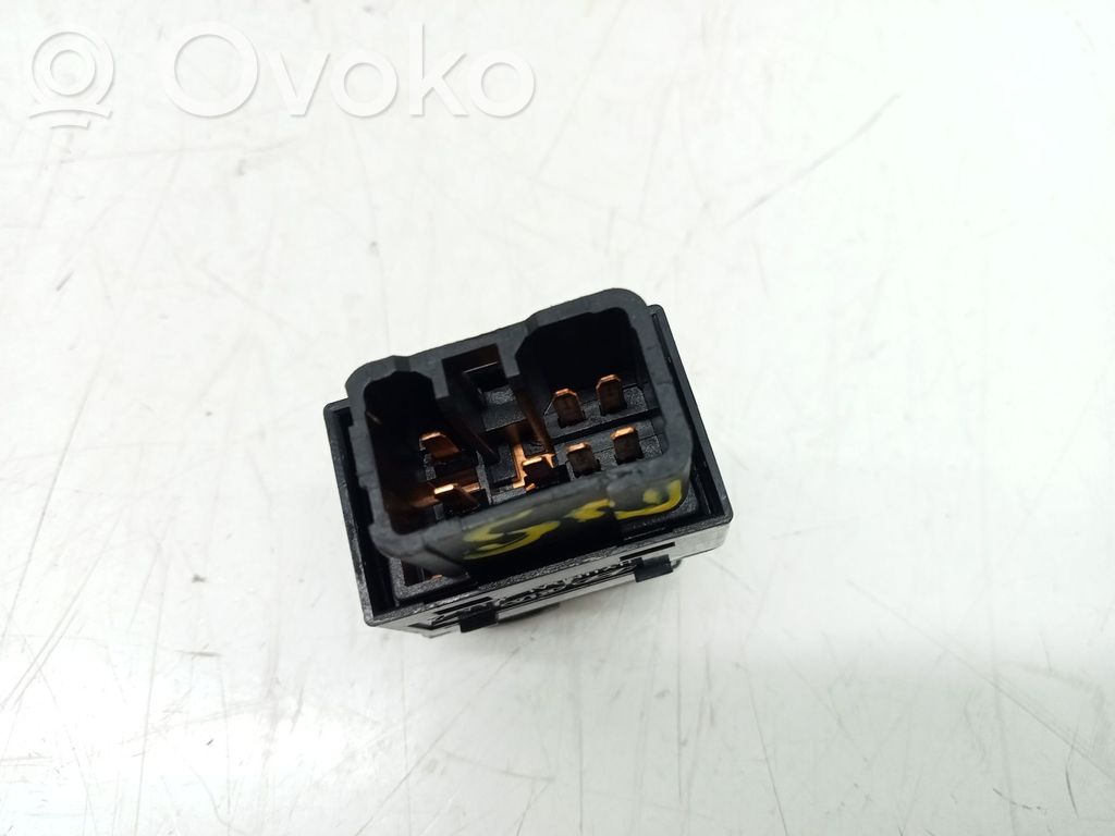 Interrupteur commade lève-vitre   935803E3308Y