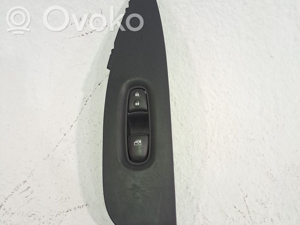 Nissan Qashqai Interruttore di controllo dell’alzacristalli elettrico 