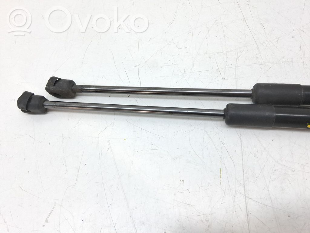 KIA Ceed Tailgate/trunk/boot lid buffer 