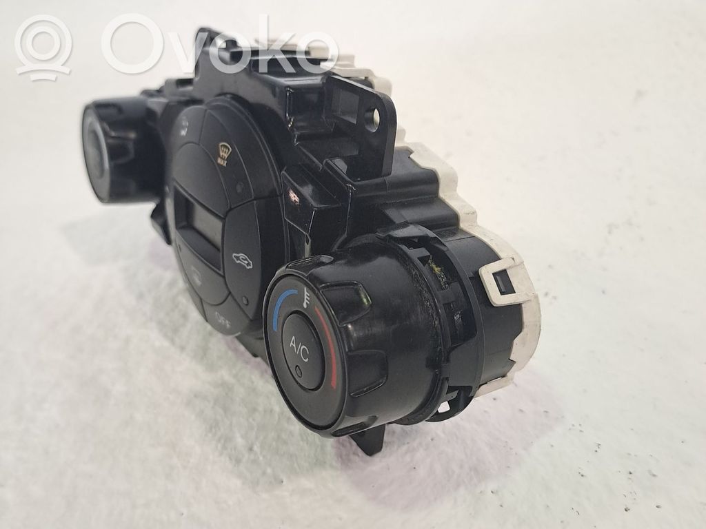 Unidad de control climatización   8A6T18C612AR