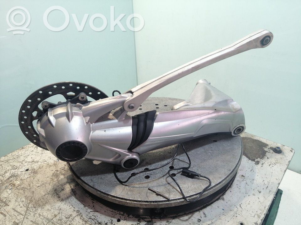 Mazda 1200 Sottotelaio posteriore 