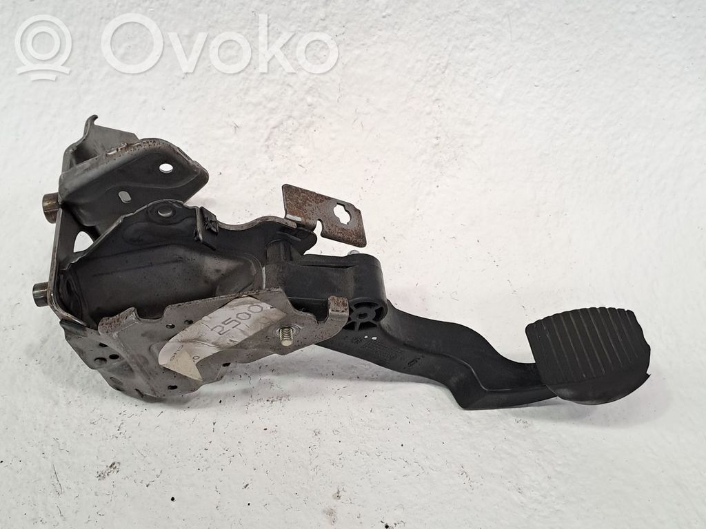 Pedal de embrague   1607815080