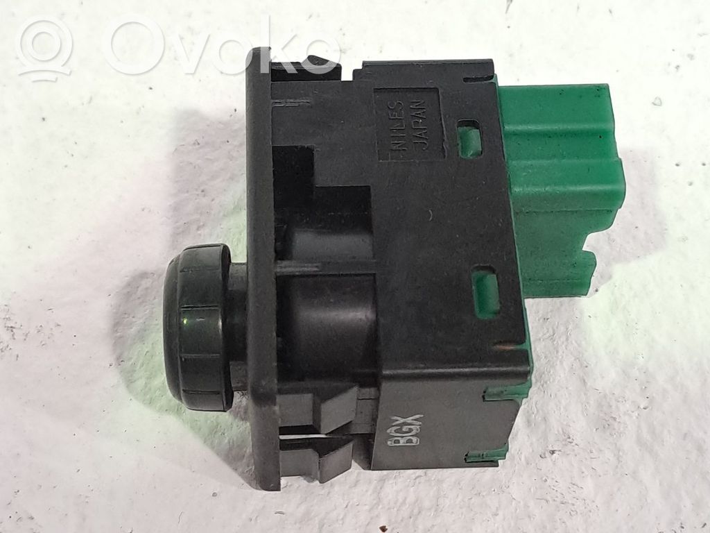 Interruptor del espejo lateral   255702Y015