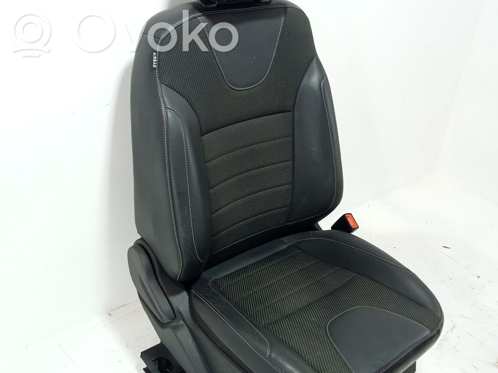 Ford Kuga II Etumatkustajan istuin 