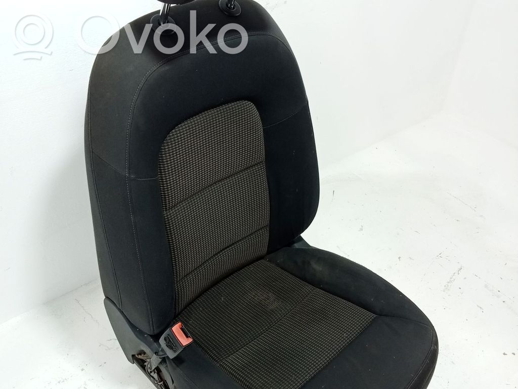Kuljettajan istuin   8R0881105N
