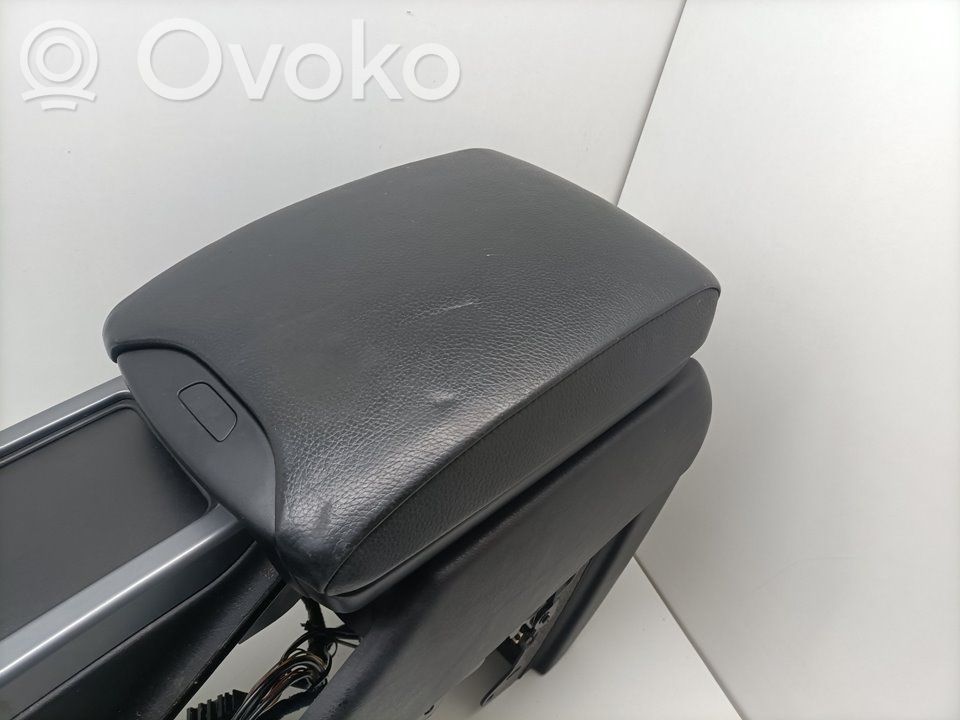 Centrālā konsole   51168402933,712444505,826081315