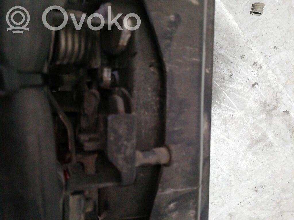 Audi A4 S4 B5 8D Kiinnityskoukku/-silmukka 