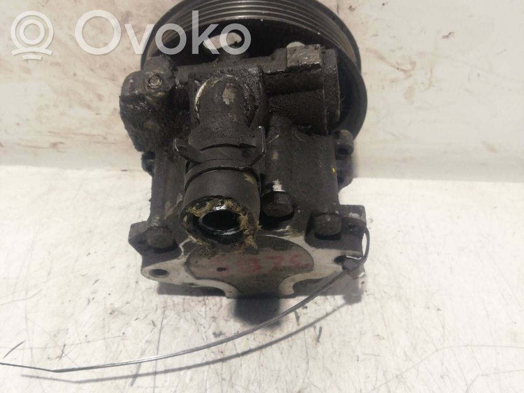Ohjaustehostimen pumppu   1H0422155E