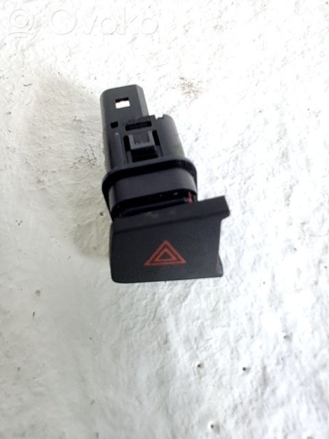 Chevrolet Captiva Botón interruptor de luz de peligro 