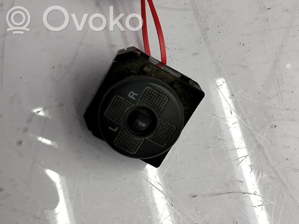 Wing mirror switch   955301C100