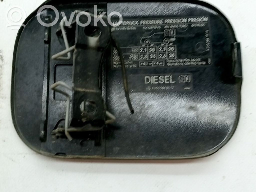 Mercedes-Benz C W203 Bouchon, volet de trappe de réservoir à carburant