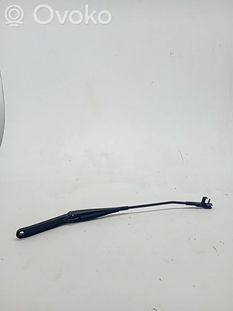 Brazo del limpiaparabrisas delantero   1731534,4M5117526AE
