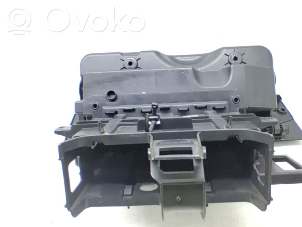 Hansikaslokero   6P1857095J