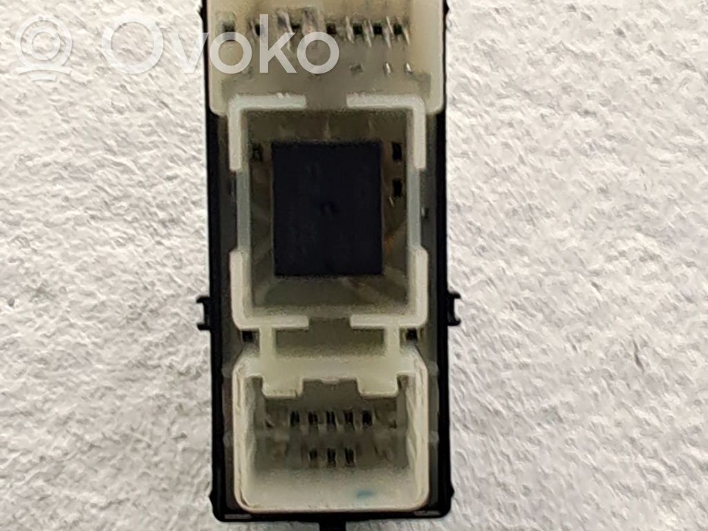 Interruptor del elevalunas eléctrico   8403048070