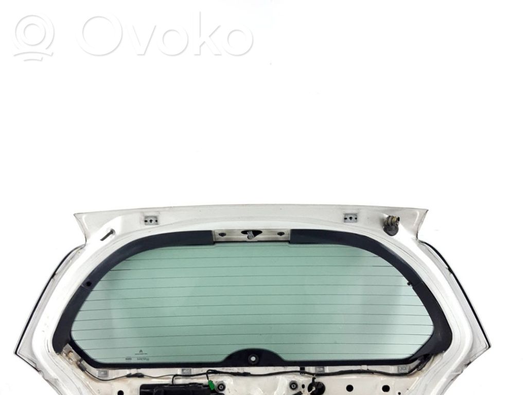 Tailgate/trunk/boot lid   8701S2