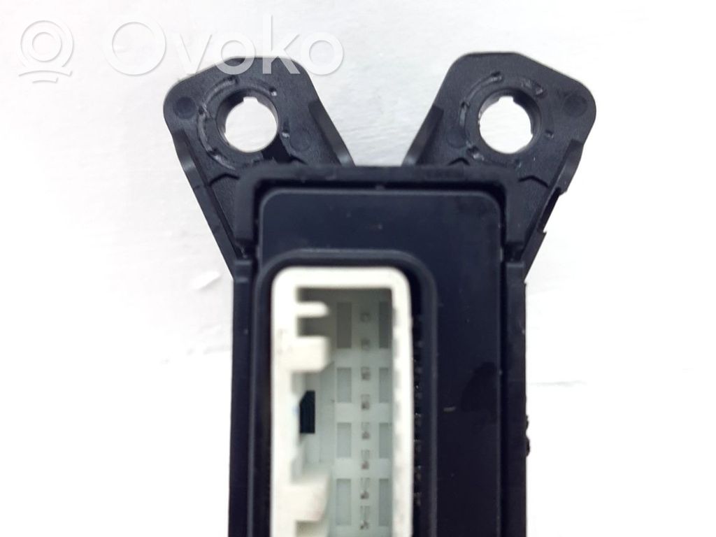 Botón interruptor de luz de peligro   93790Q00004X