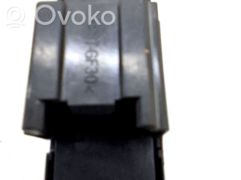 Boutons / interrupteurs volant   13496811