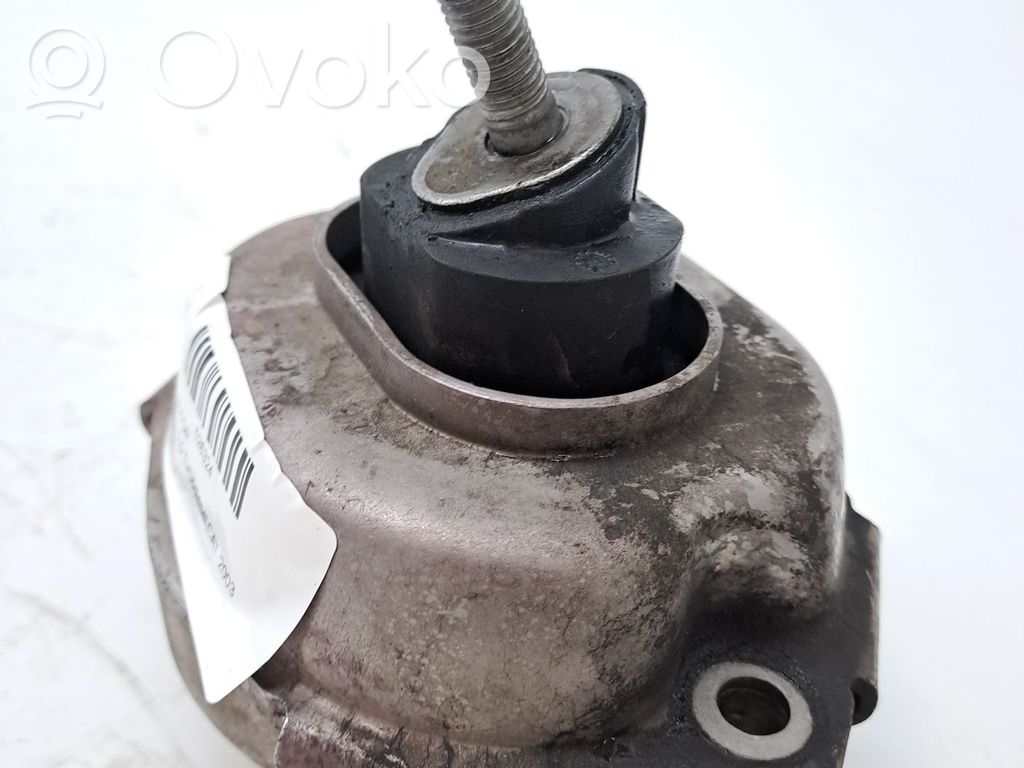 Soporte de montaje del motor   22113400341