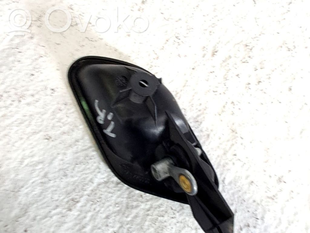 Manecilla interna puerta trasera   51218226050