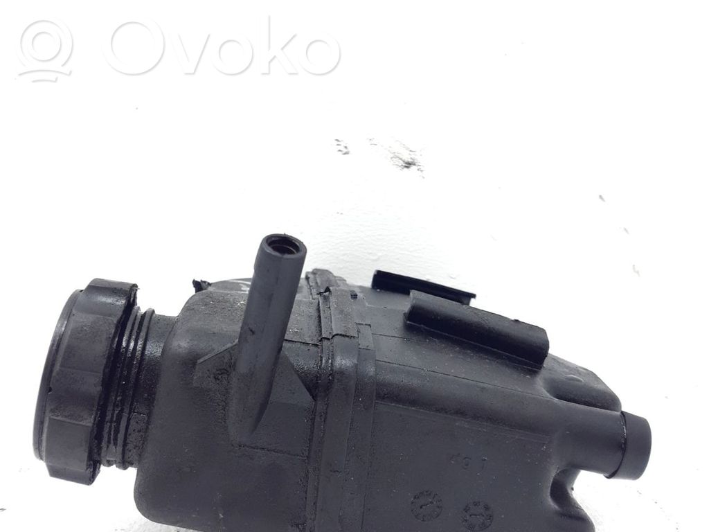 Ohjaustehostimen nestesäiliö   30665496