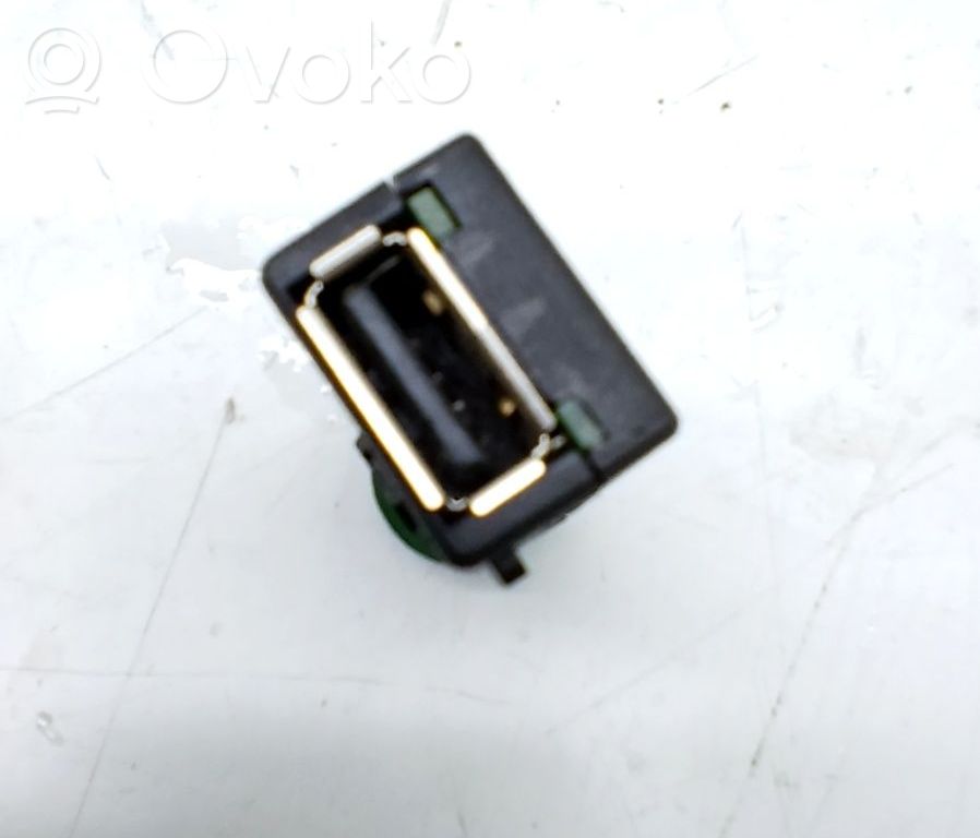 Savukkeensytytin   5Q0035726