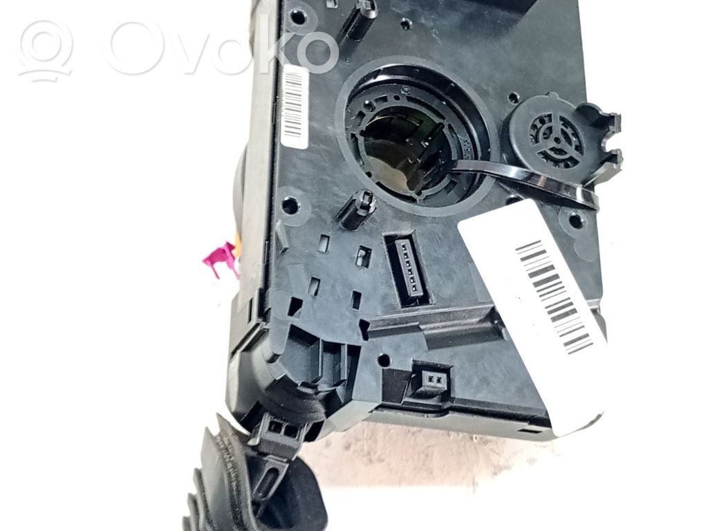 Opel Astra H Butoane/comutatoare pe volan 