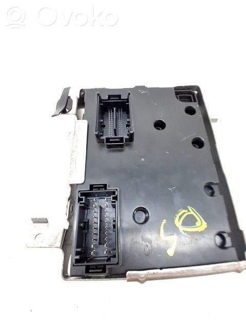 Fiat 500E Korin keskiosan ohjainlaite 
