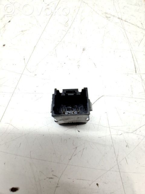 Ford Fiesta Botón interruptor de luz de peligro 