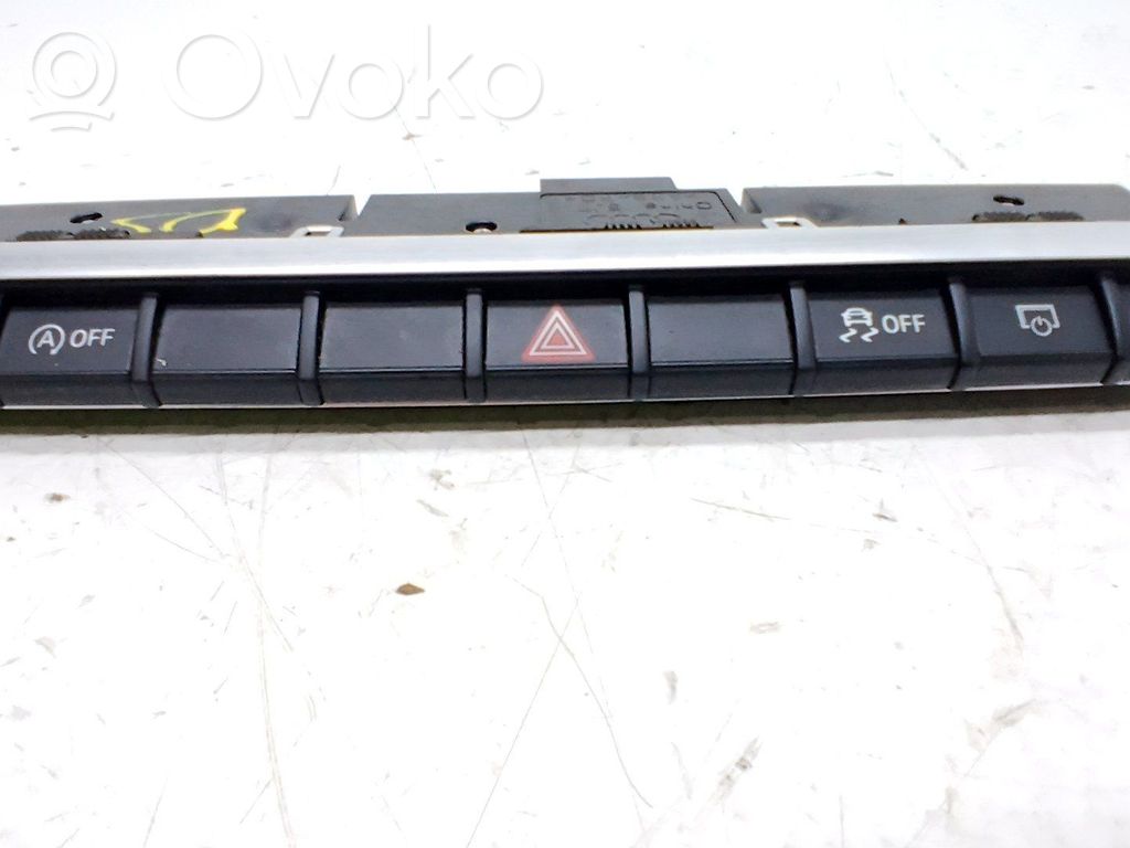 Botón interruptor de luz de peligro   8V0925301D