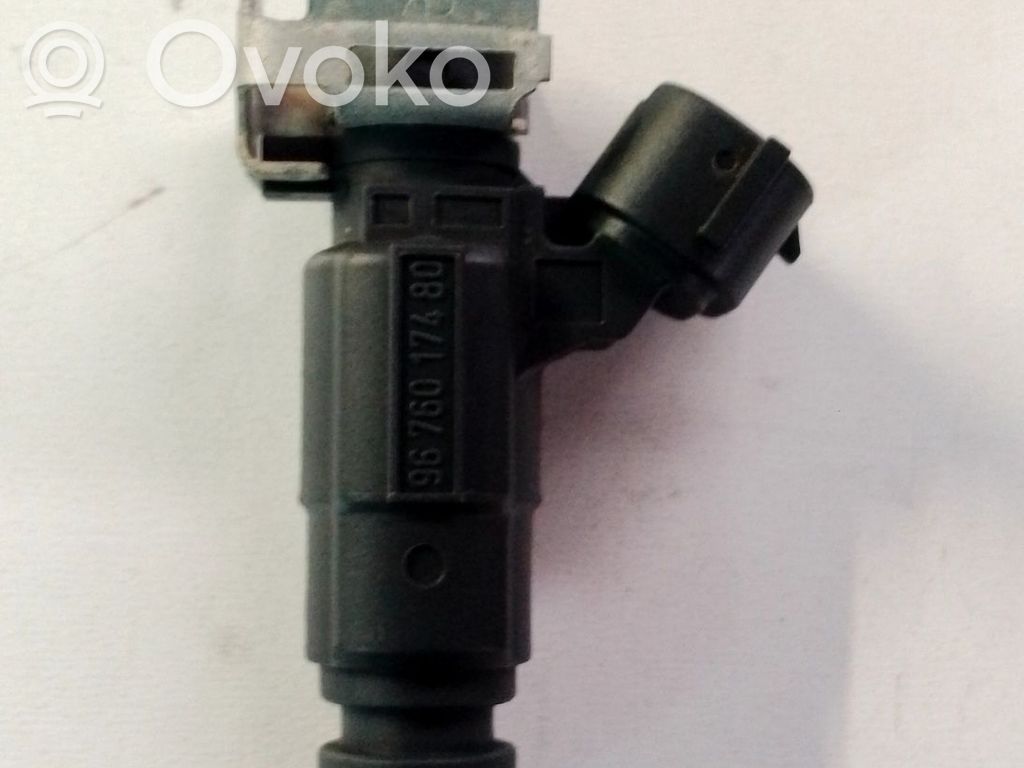 Injecteur de carburant   9676017480