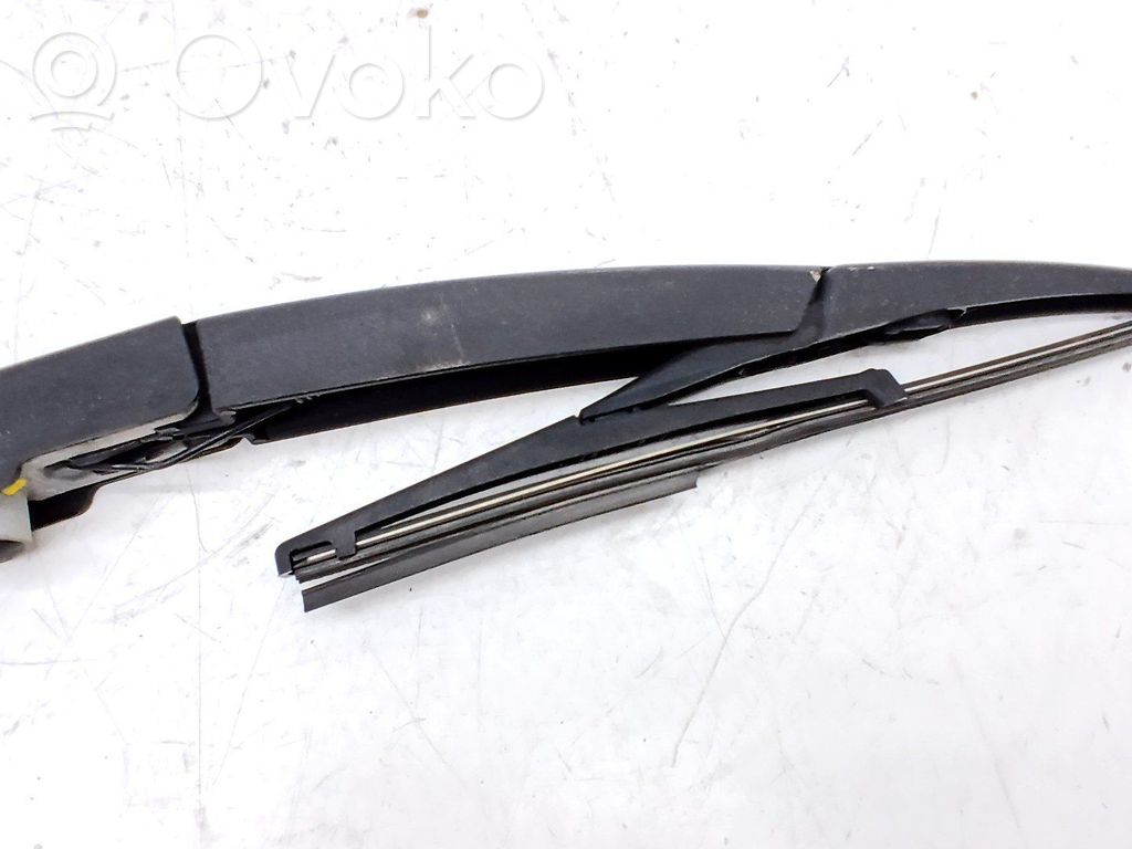 Brazo del limpiaparabrisas trasero   52015974