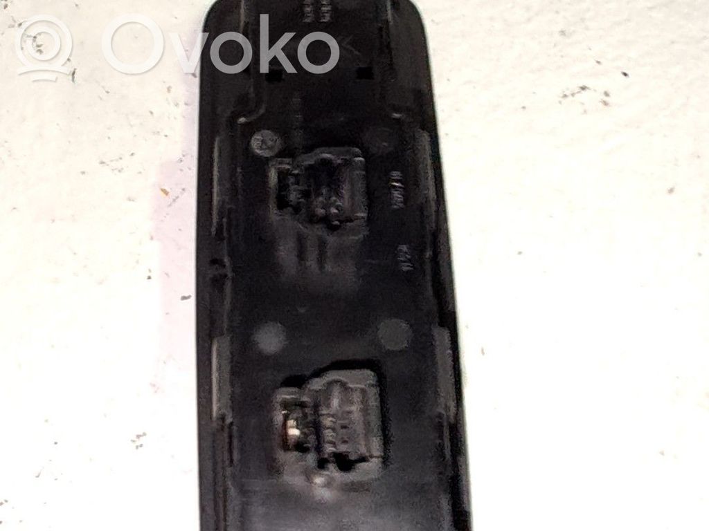 Electric window control switch   9221L4