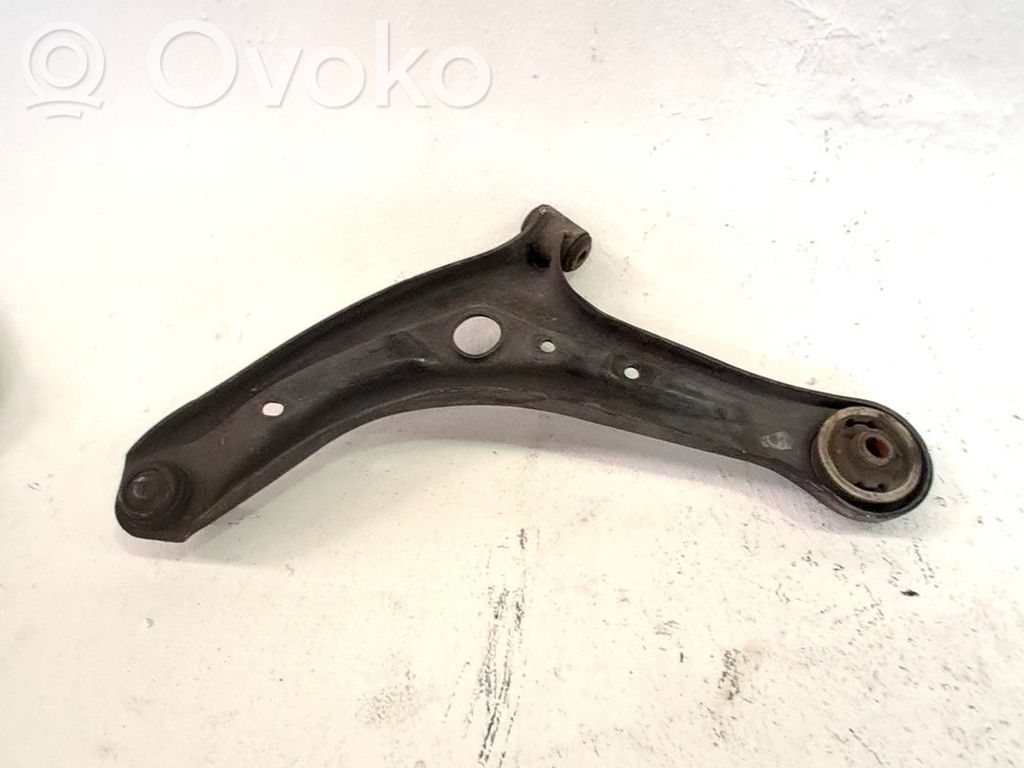 Front lower control arm/wishbone   D65134300