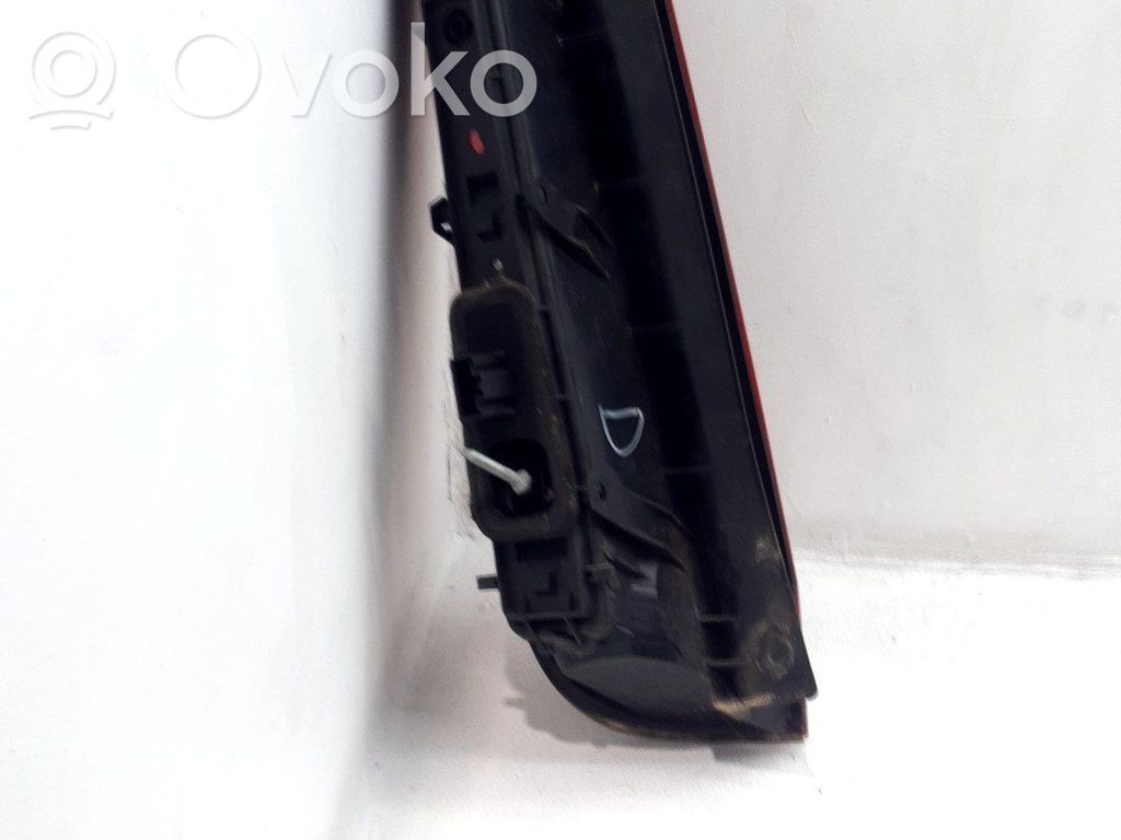 Lámpara de faros/luces traseros   1251792,2S6113A602BF