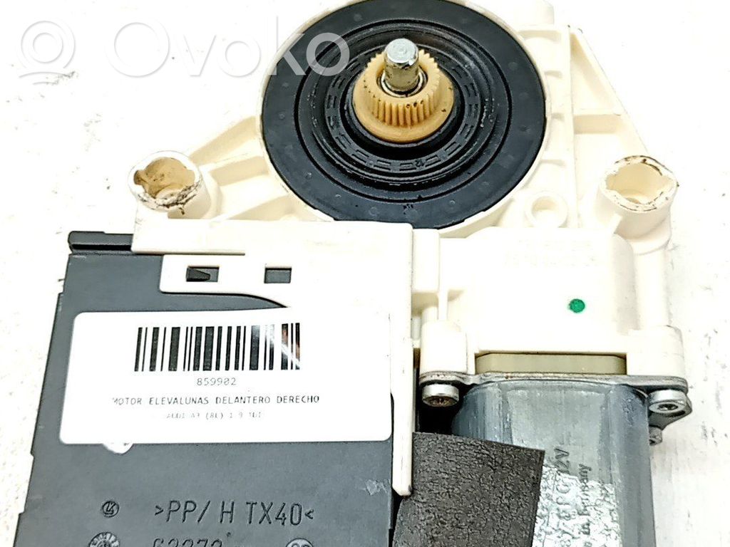 Motor del regulador de la ventanilla de la puerta delantera   8P0959802A