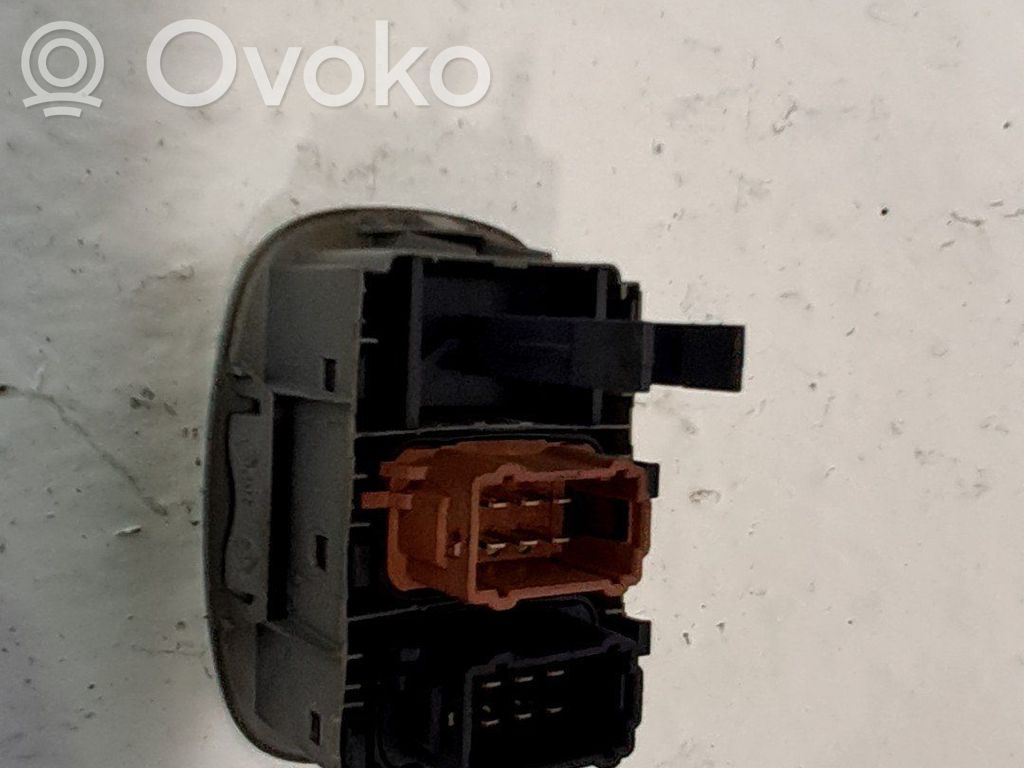 Opel Vivaro Pulsanti/interruttori sul volante 