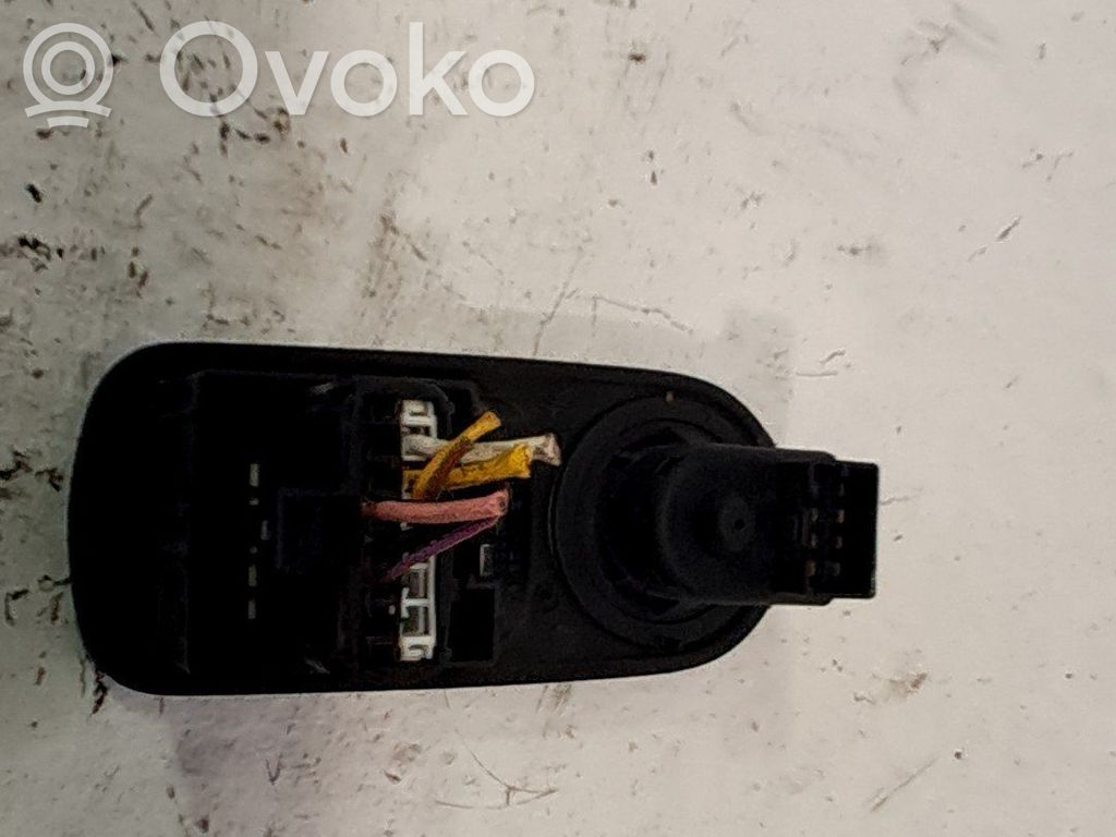 Opel Vivaro Przyciski szyb 