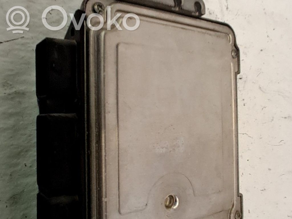 Unidad de control/módulo ECU del motor   8200389519