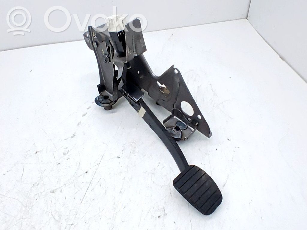 Pedal de freno   465012982R