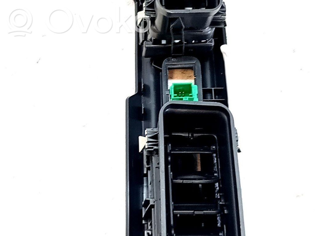 Chevrolet Combo Rejilla de ventilación central del panel 