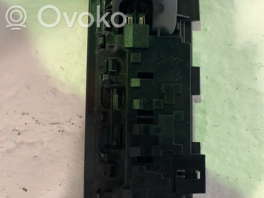 Volkswagen Polo Rivestimento della console di illuminazione installata sul rivestimento del tetto 