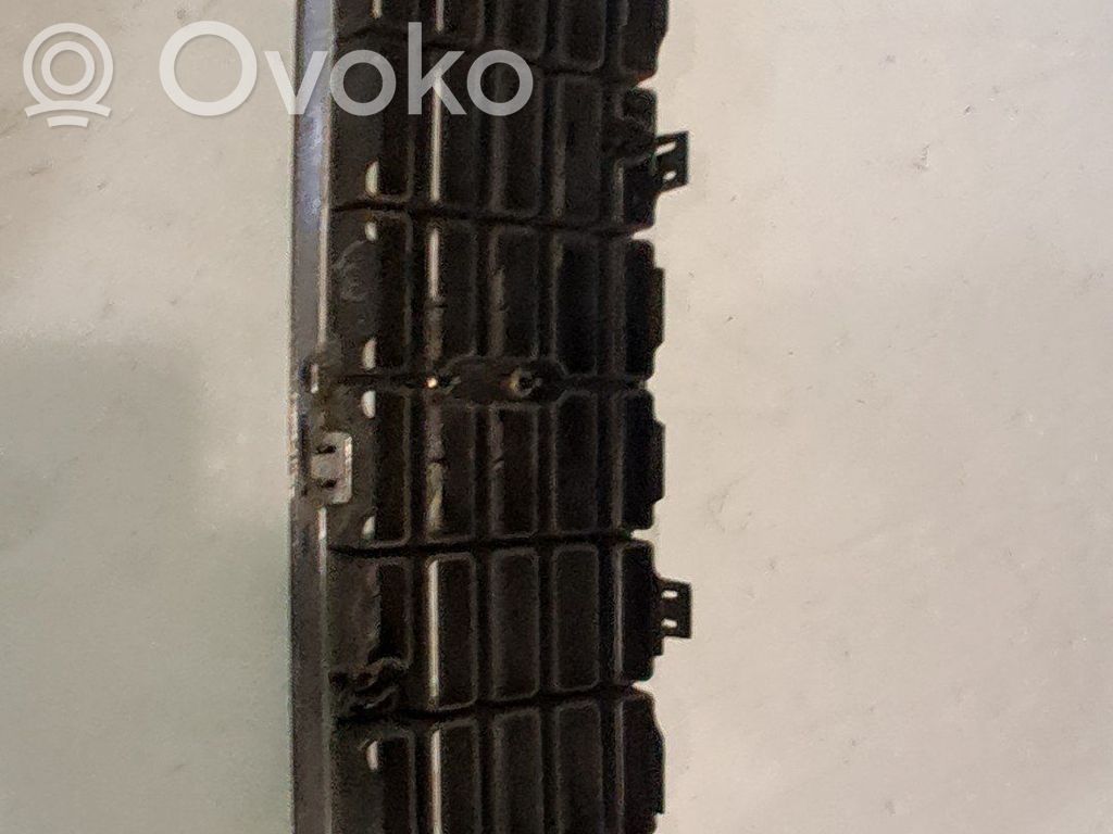 Front grill   9151881