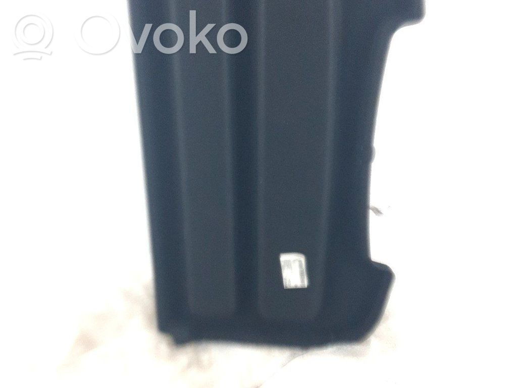 Dacia Sandero Tavarahyllyn kansi 