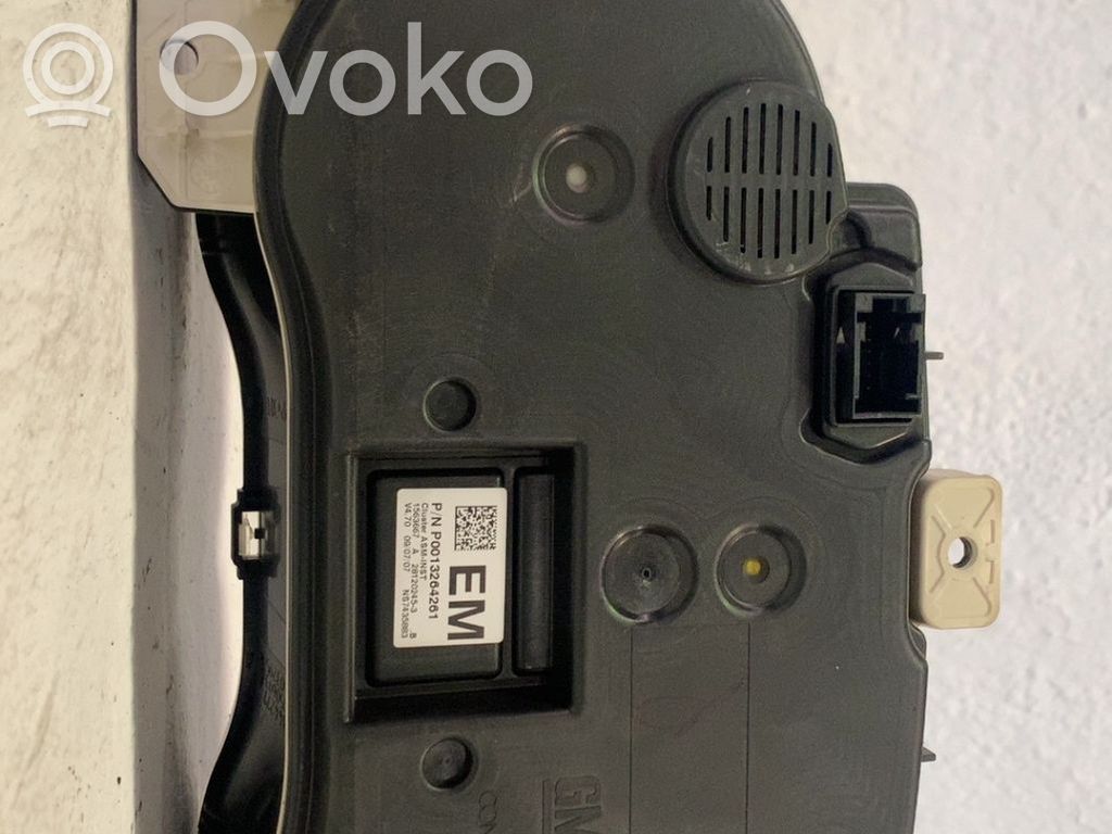Geschwindigkeitsmesser Cockpit   13372999